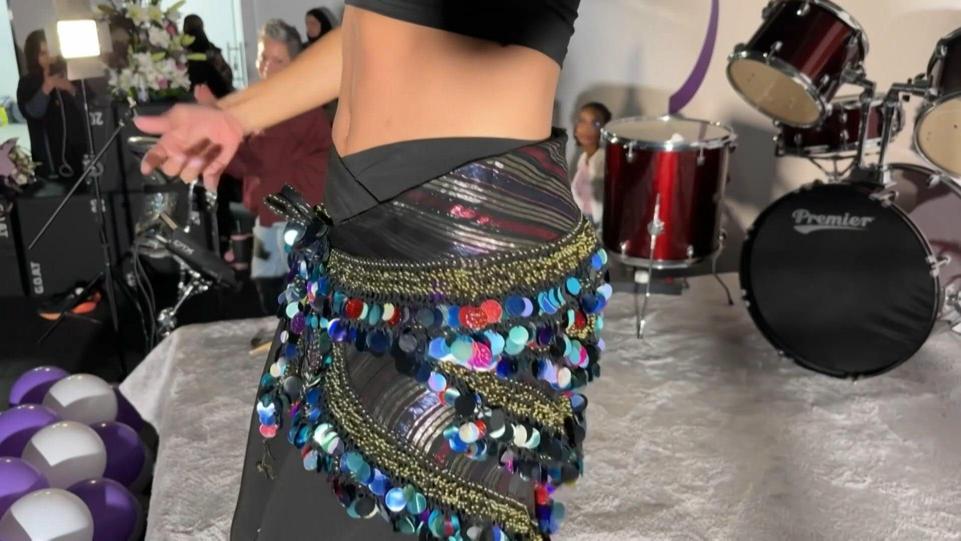 নিষেধাজ্ঞা সত্ত্বেও গোপনে বেলিড্যান্স শিখছে সৌদি নারীরা